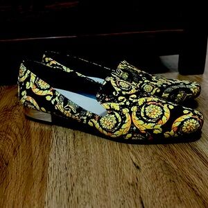 7.5 ShoeDazzle Loafers with Chrome Heel